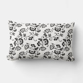 黒い花柄 ランバークッション (正面)