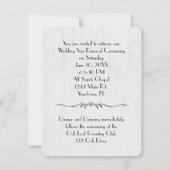 黒い花瓶の赤いバラ 白塗りの木の上に 招待状 (裏面)