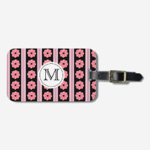 黒い荷物のラベルのモノグラムのピンクのリボン