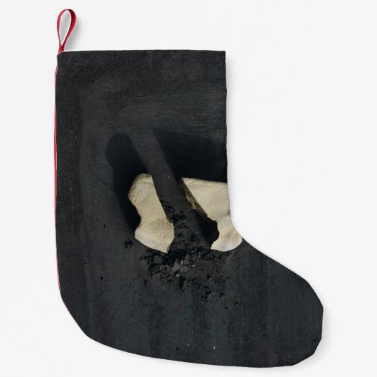 黒い表面に形をした白いハート スモールクリスマスストッキング (正面)