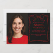 黒い赤の手を引いた弓の写真の誕生日 招待状 (正面)