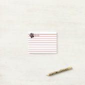 黒い足のプリントおよび赤いハート ポストイット (デスク上)