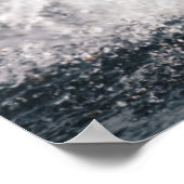 黒い遊ラブラドールが水に取り込む ポスター (角)