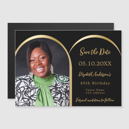 黒い金ゴールドフォトアーチ誕生日日付カードを保存 マグネット招待状 (正面/裏面)