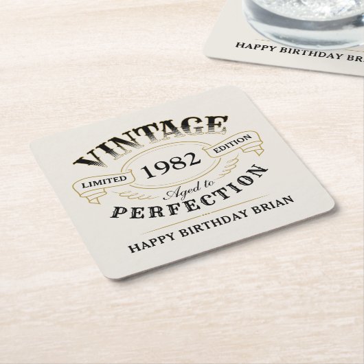 黒い金ゴールドヴィンテージが完璧な誕生日に熟成 スクエアペーパーコースター (アングル)