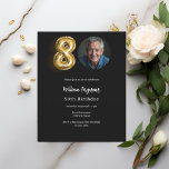 黒い金ゴールド写真80th birthday invitation<br><div class="desc">80歳モダンの誕生日パーティーへのミニマル写真の招待。クラシック黒の背景。写真とパーティー詳細のパーソナライズと追加1枚= 1枚の招待状を印刷したエッジからエッジ</div>