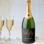 黒い金ゴールド名スクリプト50th birthday スパークリングワインラベル<br><div class="desc">5書と金ゴールドフェイクスクリプト。名前と日付のパーソナライズおよび追加。白文字。</div>