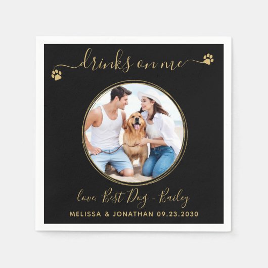 黒い金ゴールド結婚のドリンクを見るペット犬の写真 スタンダードカクテルナプキン (正面)