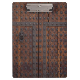 黒い金属の補強材を備えた古い木製ドア クリップボード
