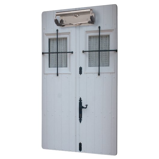 黒い錬鉄のバーが付いている白い木のドア クリップボード (左)