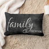 黒い革の背景にファミリ引用文 ランバークッション (ブランケット)