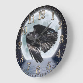 黒い飛んでいるレイブンと満月 ラージ壁時計 (傾斜)