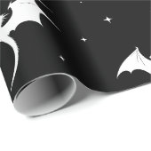 黒い飛んでいる背景にドラゴンと星 ラッピングペーパー (ロールコーナー)