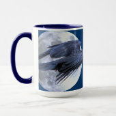 黒い飛んでいるRaven Gothic、Celtic、ウィッカ信者 マグカップ (左)