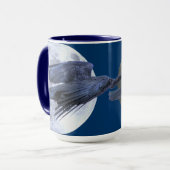 黒い飛んでいるRaven Gothic、Celtic、ウィッカ信者 マグカップ (正面左)