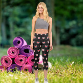 黒い高い腰のカプリスの上に赤い眼鏡の猫 カプリレギンス