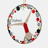 黒い髪の体育専門家の赤く、黒い及び緑のパーソナライズ セラミックオーナメント (左)