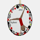 黒い髪の体育専門家の赤く、黒い及び緑のパーソナライズ セラミックオーナメント (右)
