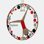 黒い髪の体育専門家の赤く、黒い及び緑のパーソナライズ セラミックオーナメント (左)