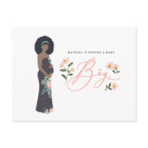 黒い髪の母は男の子の赤ちゃんシャワーの人になる