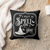 黒い魔女帽に呪文を掛け不気味た クッション (ブランケット)