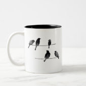 黒い鳥が針路を擦り切れた描く ツートーンマグカップ (左)