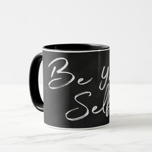 黒い黒板に"be your selfie"の文字 マグカップ (正面左)