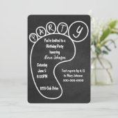 黒い黒板のパーティーフットプリント 招待状 (スタンド正面)