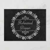 黒い黒板リハーサルディナーフラワー結婚ズ インビテーションポストカード (正面)