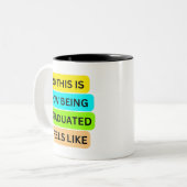 黒い2つのトーンmag SO_THIS_IS_HOW_BEING_GRADED ツートーンマグカップ (正面左)