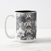 、黒い、灰色白い、蘭の穀物の数々のな花柄 ツートーンマグカップ (左)