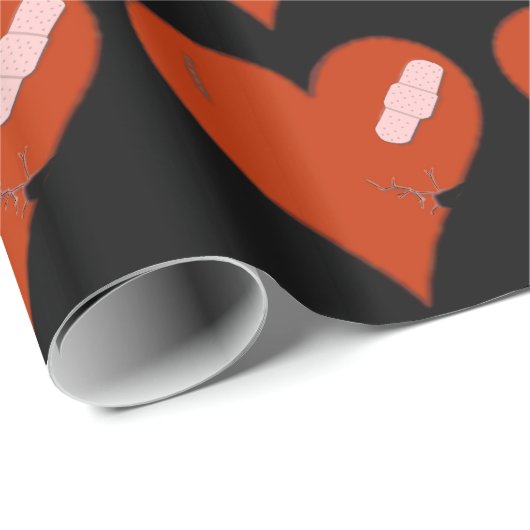 黒いBckgrndのけが人のずたずたに裂かれた擦り切れたなハート ラッピングペーパー (ロールコーナー)
