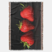 黒いTbcnmの3つのイチゴ スローブランケット (正面縦)