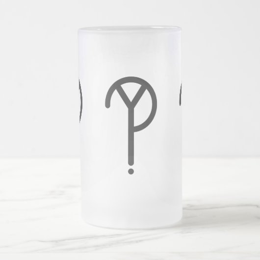 黒いYか。 記号によって曇らされるマグ フロストグラスビールジョッキ (中央)