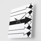 黒おもしろいと白の矢印のストライプ スクエア壁時計 (傾斜)