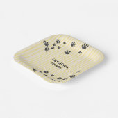 黒おもしろい猫ポーズ動物愛好家誕生日 ペーパープレート (傾斜あり)