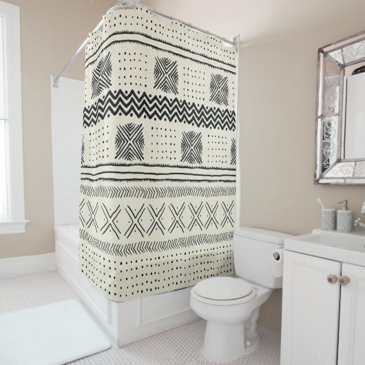 黒およびクリームの泥の布の幾何学的なストライプ シャワーカーテン (インサイチュ)