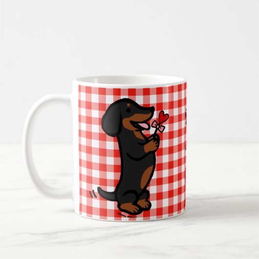 黒およびタンの滑らかな髪のダックスフント コーヒーマグカップ (左)