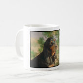 黒およびタンのCoonhound コーヒーマグカップ (正面左)