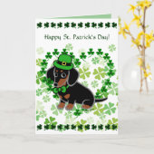 黒およびタンのDachsundのセントパトリックの日のモデル カード (黄色い花)