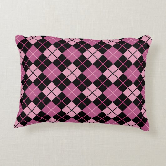 黒およびピンクのアーガイル柄のなパターン アクセントクッション (裏面)