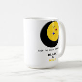 黒および金ゴールドは夜空のマグにあります コーヒーマグカップ (正面右)