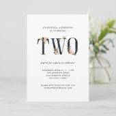 黒かわいらしフローラ文字 | 2回目の誕生日パーティー 招待状 (スタンド正面)