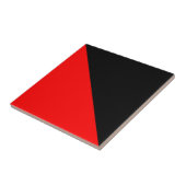 黒くおよび赤い斜めの旗 タイル (側面)