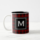 黒くおよび赤い格子縞のモノグラム ツートーンマグカップ (左)