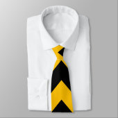黒くおよび黄色のシェブロンのジグザグパターン ネクタイ (タイ)