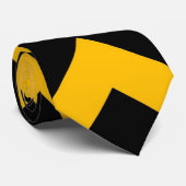 黒くおよび黄色のシェブロンのジグザグパターン ネクタイ (ロール)
