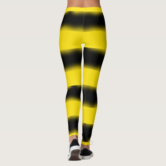黒くおよび黄色の蜂インスパイアストライプなレギンス レギンス (裏面)