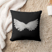黒くかわいらしい天使の翼の枕 クッション (ブランケット)