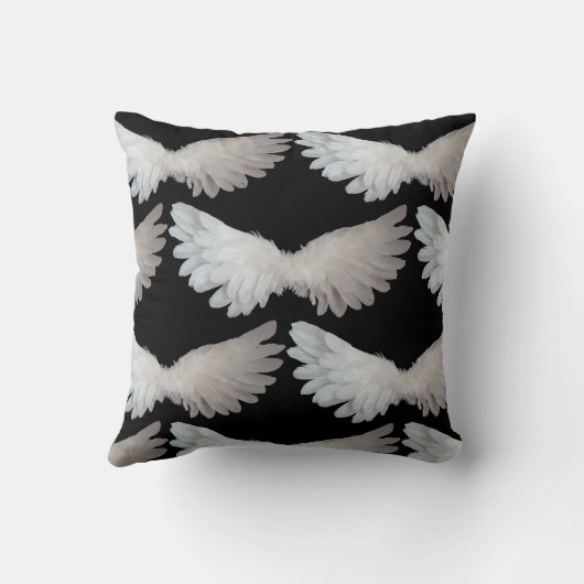 黒くかわいらしい天使の翼の枕 クッション (裏面)